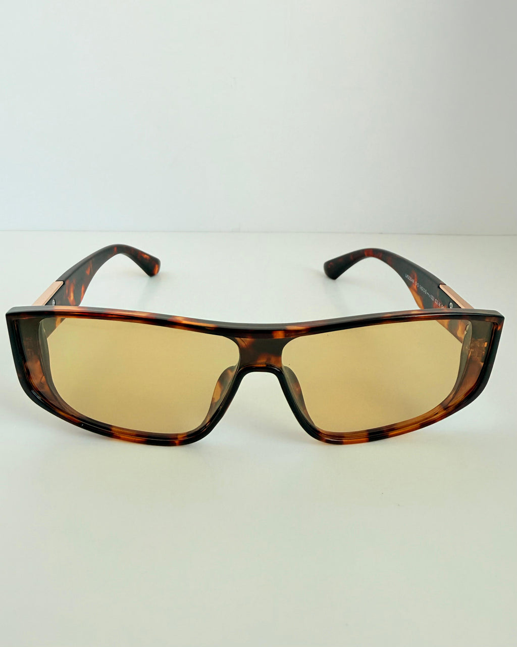 Amber Pav 23048