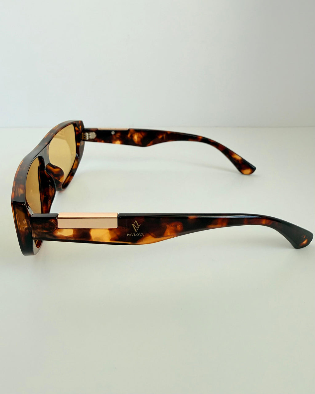 Amber Pav 23048